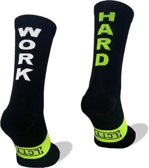 calcetines de crossfit LCTT negros con la frase work hard impresa en ellos